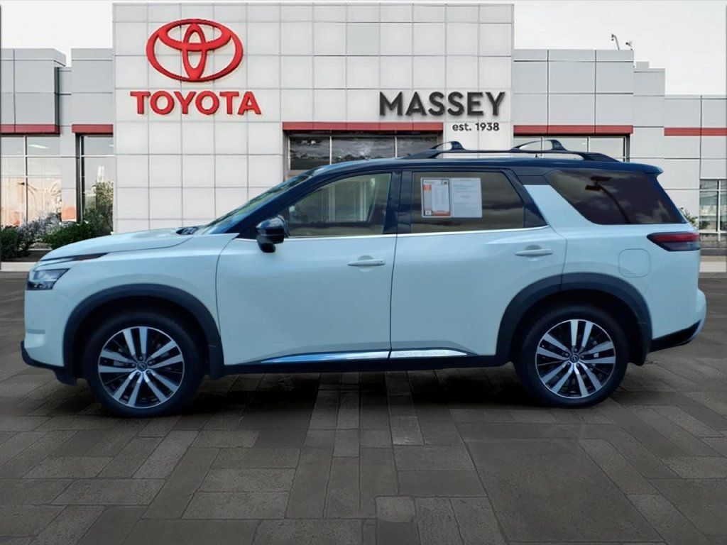Used 2024 Nissan Pathfinder Platinum FWD image 1