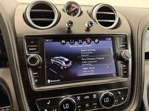 Used 2017 Bentley Bentayga AWD/4WD image 17