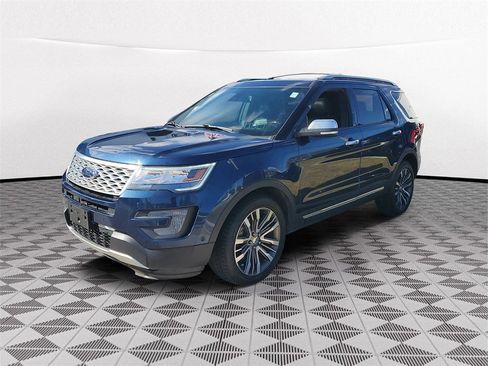Used 2017 Ford Explorer Platinum image 3