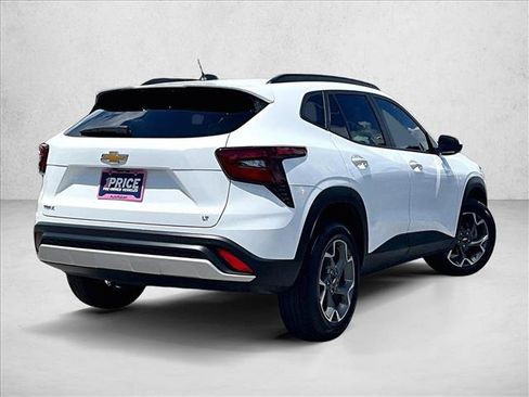 Used 2025 Chevrolet Trax LT w/ Driver Confidence Package FWD image 2