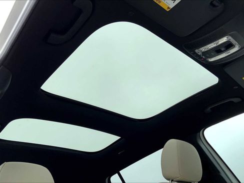 New 2025 Mercedes-Benz GLB 250 4MATIC image 11