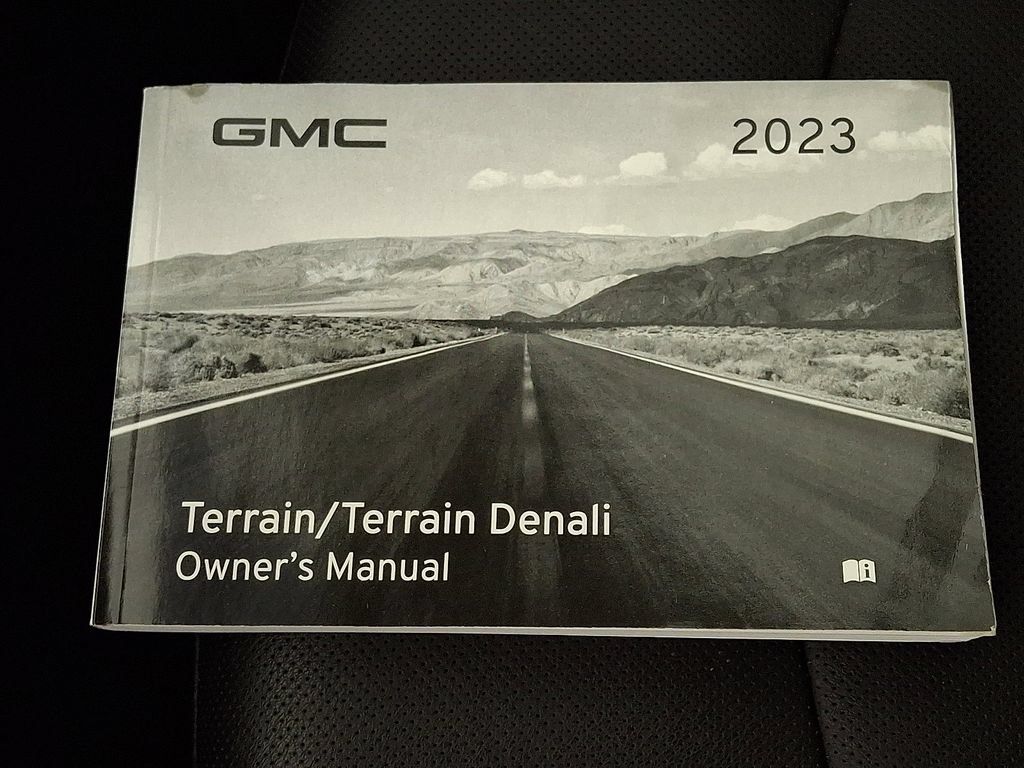 Used 2023 GMC Terrain Denali w/ Denali Premium Package AWD/4WD image 26