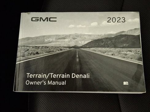 Used 2023 GMC Terrain Denali w/ Denali Premium Package AWD/4WD image 26