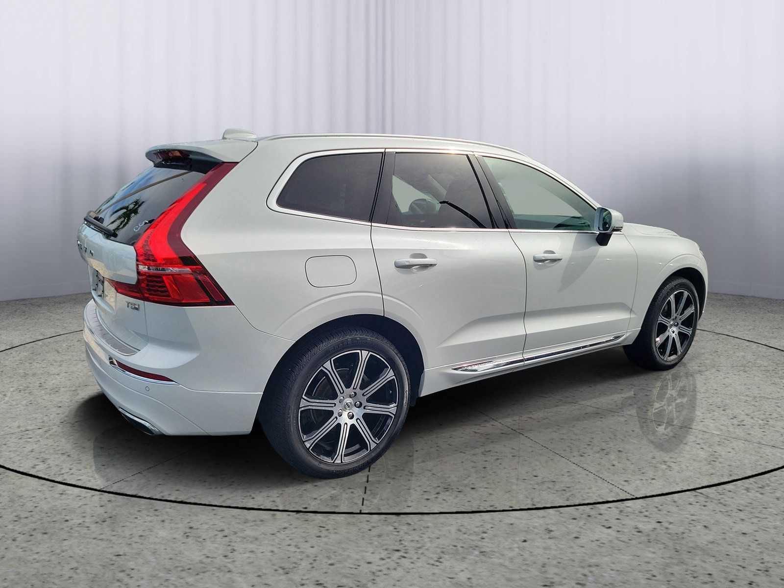 Used 2020 Volvo XC60 T5 Inscription w/ Protection Package Premier FWD image 2