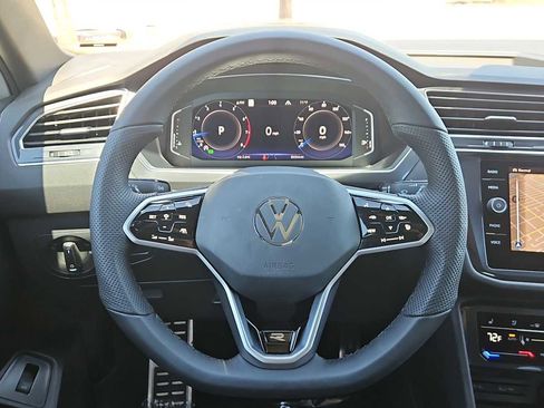 Used 2022 Volkswagen Tiguan SEL R-Line image 11