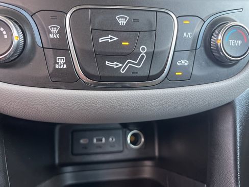 Used 2021 Chevrolet Equinox LS image 18