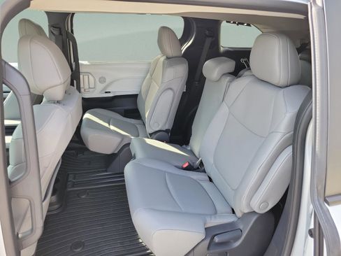 Certified 2026 Toyota Sienna XLE FWD image 13