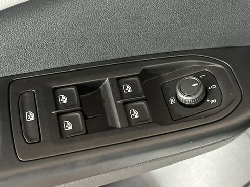 Used 2023 Volkswagen Taos SEL image 14