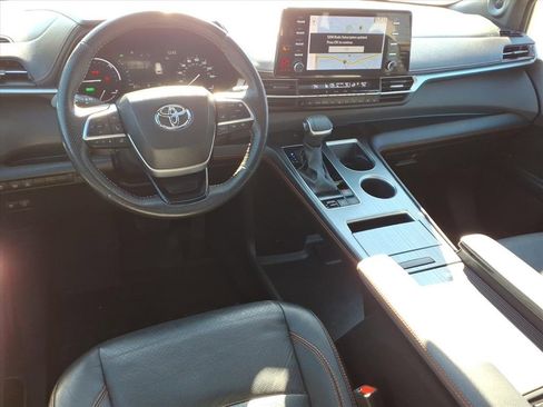 Used 2024 Toyota Sienna XLE Woodland Edition image 14