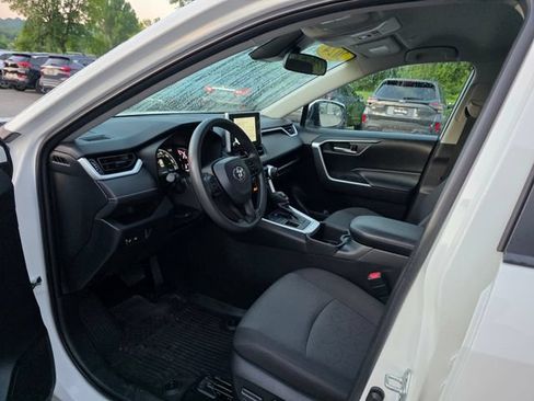 Used 2024 Toyota RAV4 XLE AWD/4WD image 14