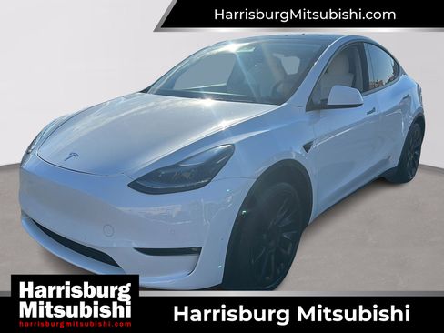 Used 2022 Tesla Model Y Long Range image 1