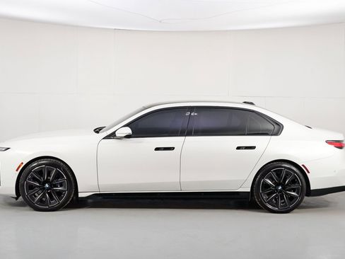 Used 2023 BMW i7 xDrive60 w/ Executive Package 2 image 64