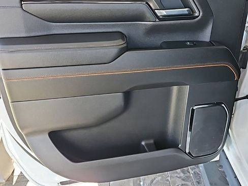 Used 2024 GMC Sierra 2500 AT4 image 21