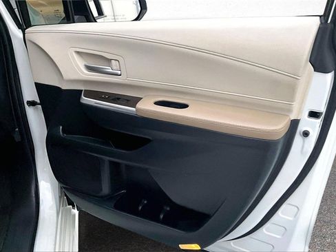 Certified 2021 Toyota Sienna XLE image 27