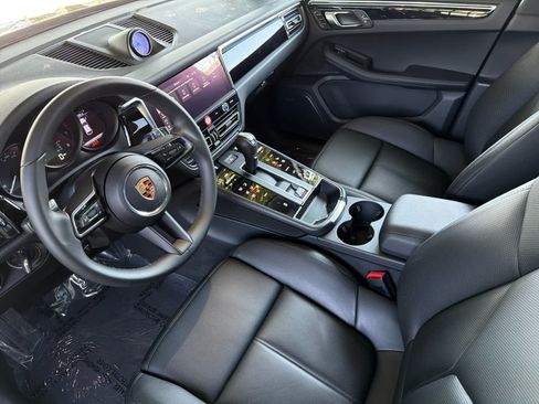 Used 2026 Porsche Macan AWD/4WD image 4