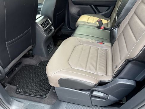 Used 2024 Volkswagen Atlas SEL AWD/4WD image 19