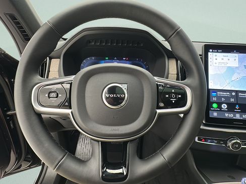 Used 2025 Volvo XC90 B5 Core AWD/4WD image 16