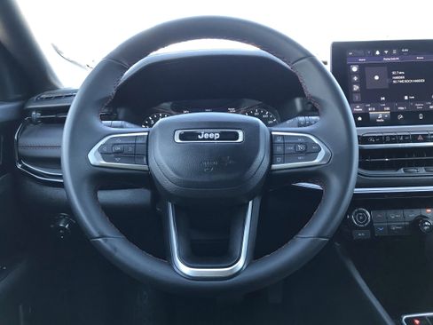 Used 2024 Jeep Compass Trailhawk image 32