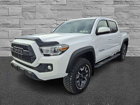 Used 2017 Toyota Tacoma TRD Off-Road image 4