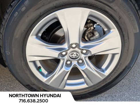 Used 2025 Toyota RAV4 XLE AWD/4WD image 39