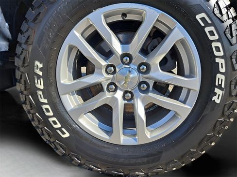 Used 2021 Chevrolet Silverado 1500 LT w/ Convenience Package II image 25