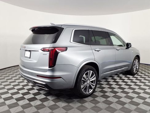 Certified 2025 Cadillac XT6 Premium Luxury image 4