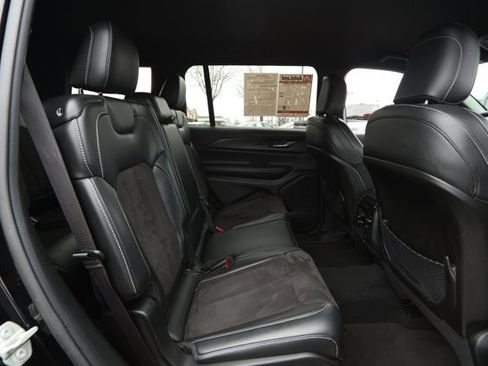 Used 2023 Jeep Grand Cherokee L Altitude image 30