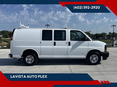 Used 2015 Chevrolet Express 2500 RWD image 1