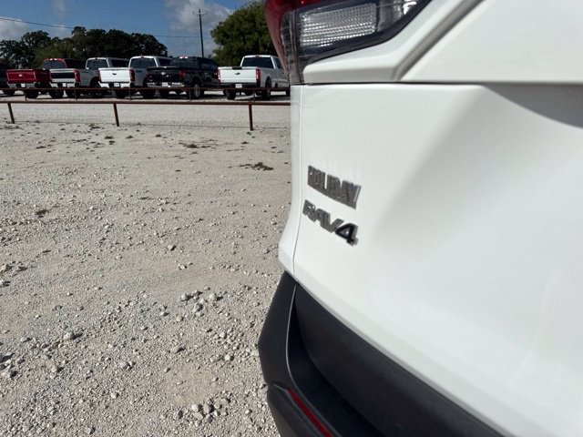 Used 2025 Toyota RAV4 XLE AWD/4WD image 8