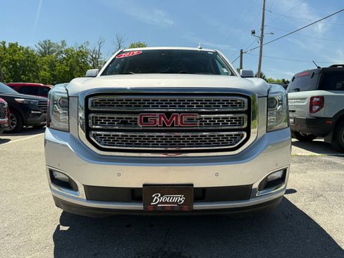 Used 2019 GMC Yukon XL SLT w/ Open Road Package AWD/4WD image 2