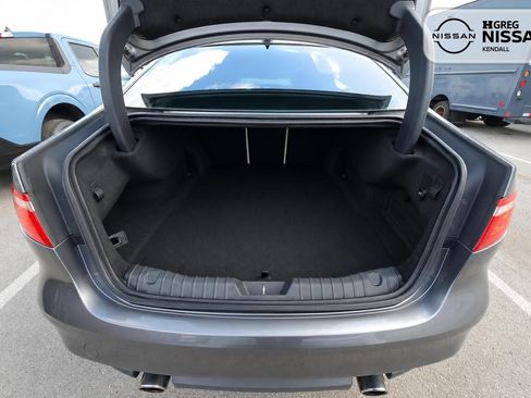 Used 2017 Jaguar XF Premium RWD image 14