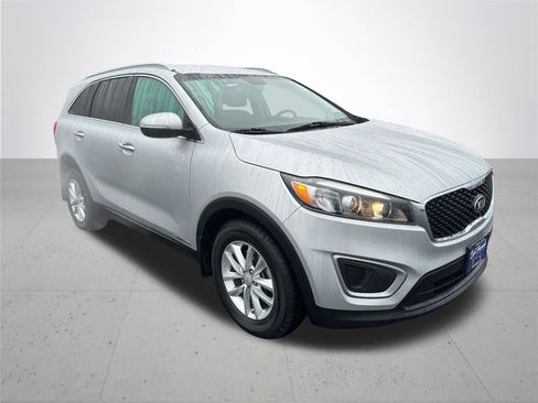 Used 2017 Kia Sorento LX w/ LX V6 Convenience Package image 5
