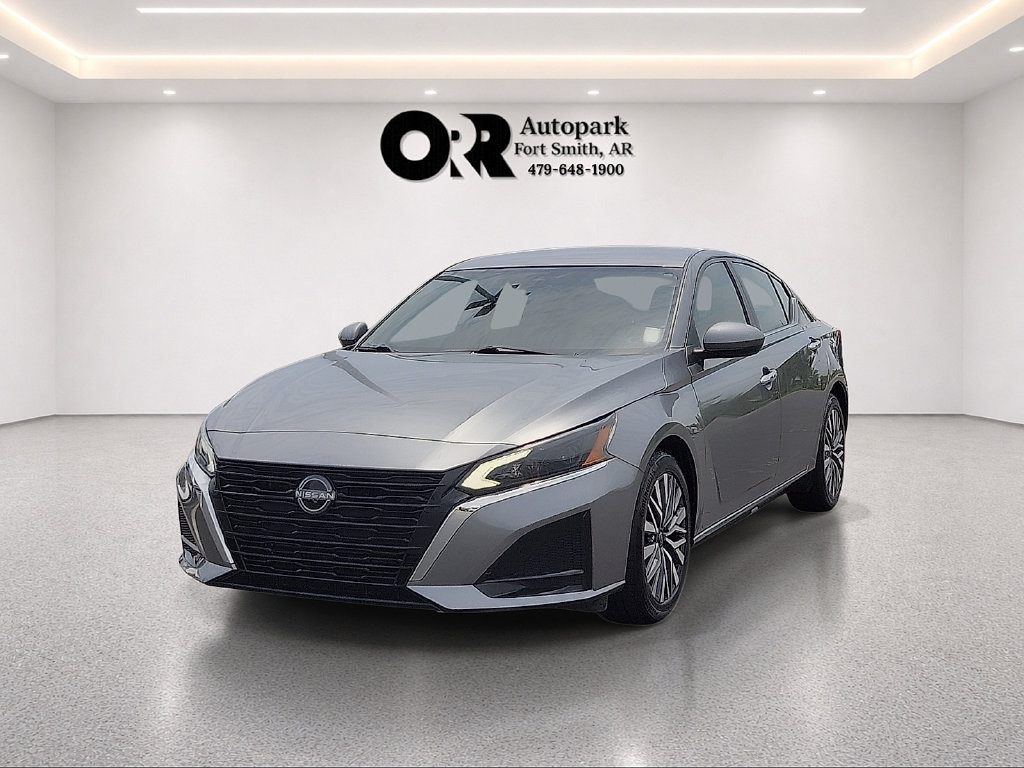 Used 2023 Nissan Altima 2.5 SV FWD image 2