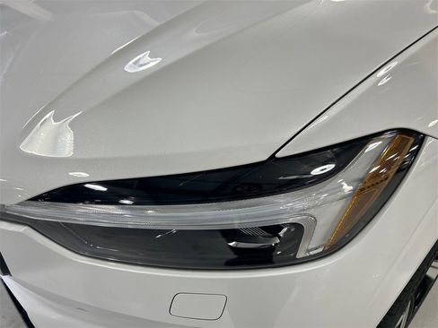 Certified 2023 Volvo XC60 B5 Ultimate w/ Climate Package image 7