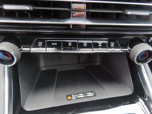 Used 2025 Chevrolet Traverse LT w/ Sun and Wheel Package AWD/4WD image 29