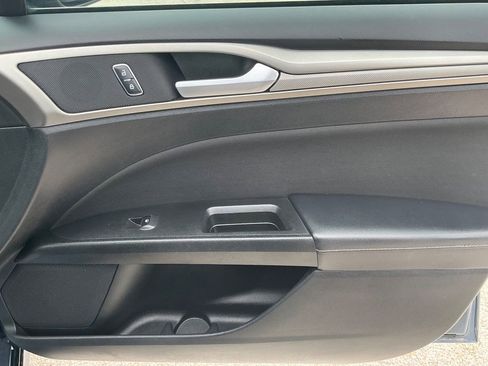 Used 2018 Ford Fusion SE w/ Fusion SE Technology Package image 15