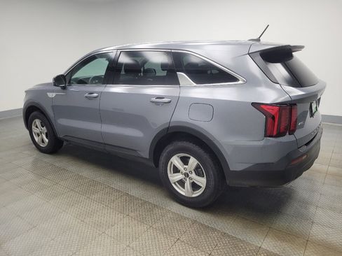 Used 2022 Kia Sorento LX image 3
