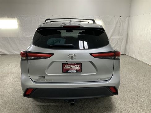 Used 2022 Toyota Highlander XLE image 7