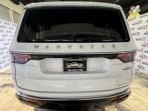 Used 2024 Jeep Wagoneer L Series II w/ Flexible Seating Group AWD/4WD image 10