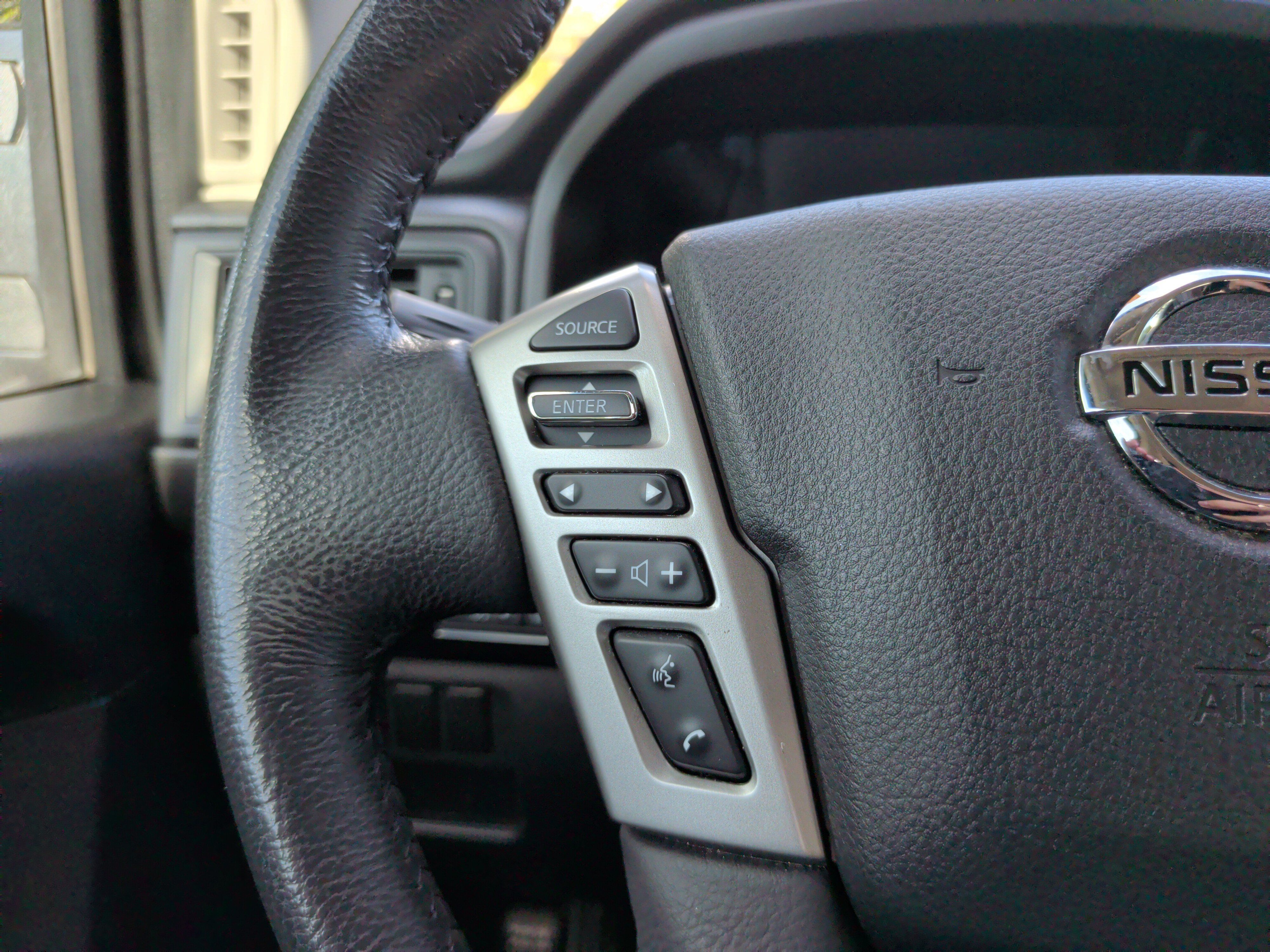 Used 2022 Nissan Titan SV w/ SV Convenience Package RWD image 22