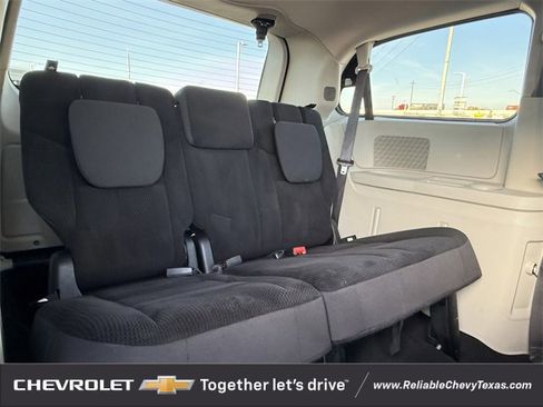 Used 2018 Dodge Grand Caravan SE w/ UConnect Hands-Free Group image 28