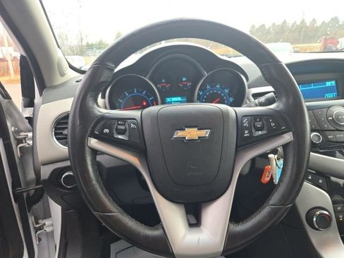 Used 2014 Chevrolet Cruze LT image 14
