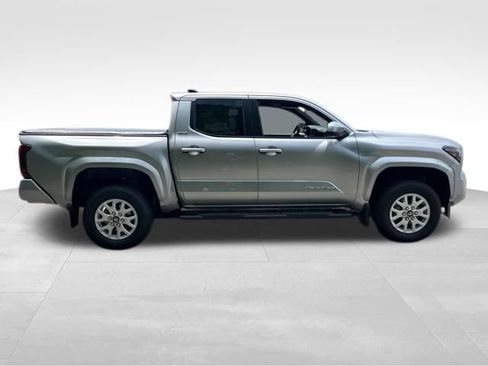 Used 2025 Toyota Tacoma SR5 AWD/4WD image 7