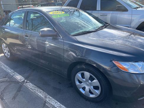 Used 2009 Toyota Camry LE image 2