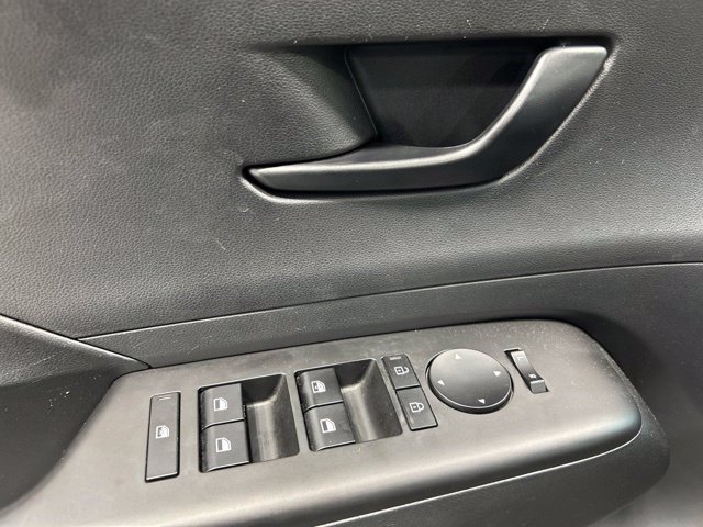 Used 2025 Hyundai Kona SE FWD image 21