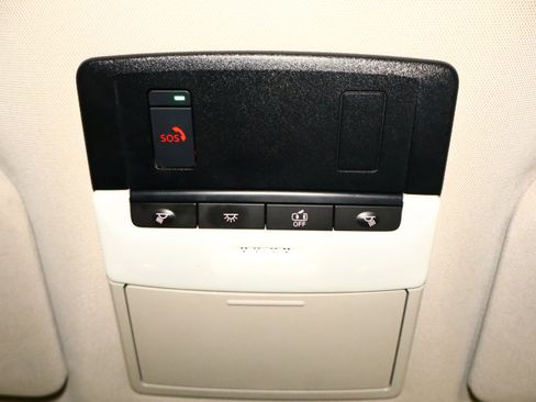 Used 2022 Nissan Pathfinder SV image 40