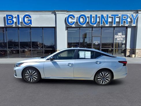 Used 2024 Nissan Altima 2.5 SV FWD image 8
