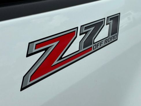 Used 2017 Chevrolet Colorado Z71 AWD/4WD image 42