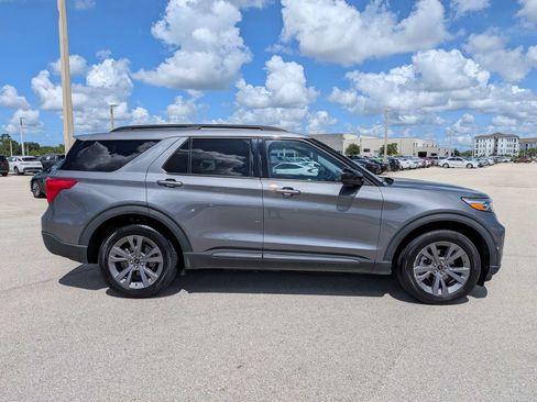 Used 2022 Ford Explorer XLT w/ Equipment Group 202A AWD/4WD image 4