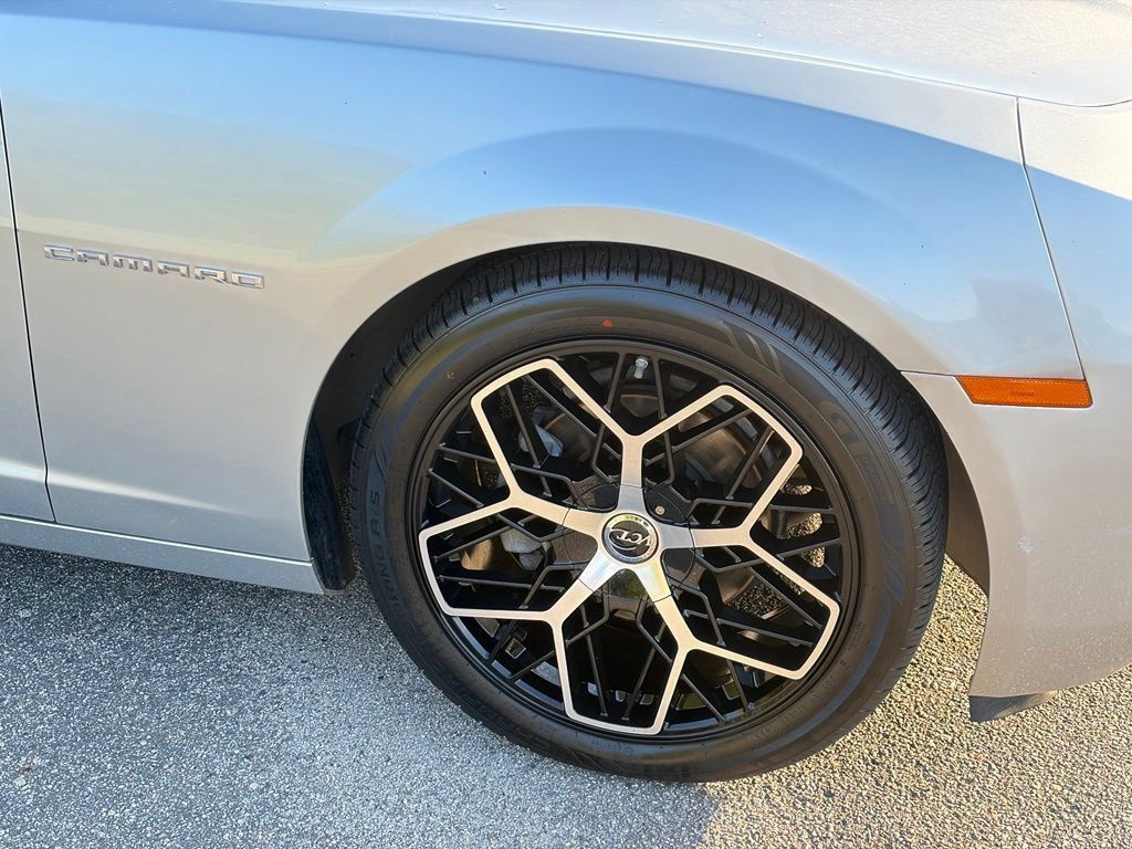 Used 2011 Chevrolet Camaro LS RWD image 7